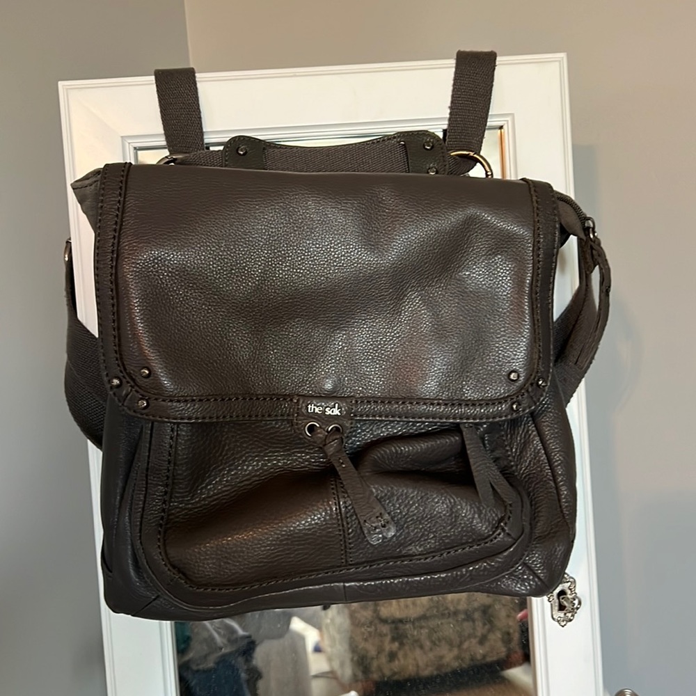 Versatel unique sam cross-body or backpack ! 🎒🤍